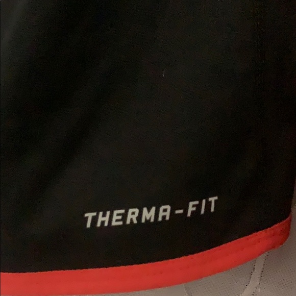 Women’s Nike - Therma-fit Sweatshirt - Picture 4 of 5